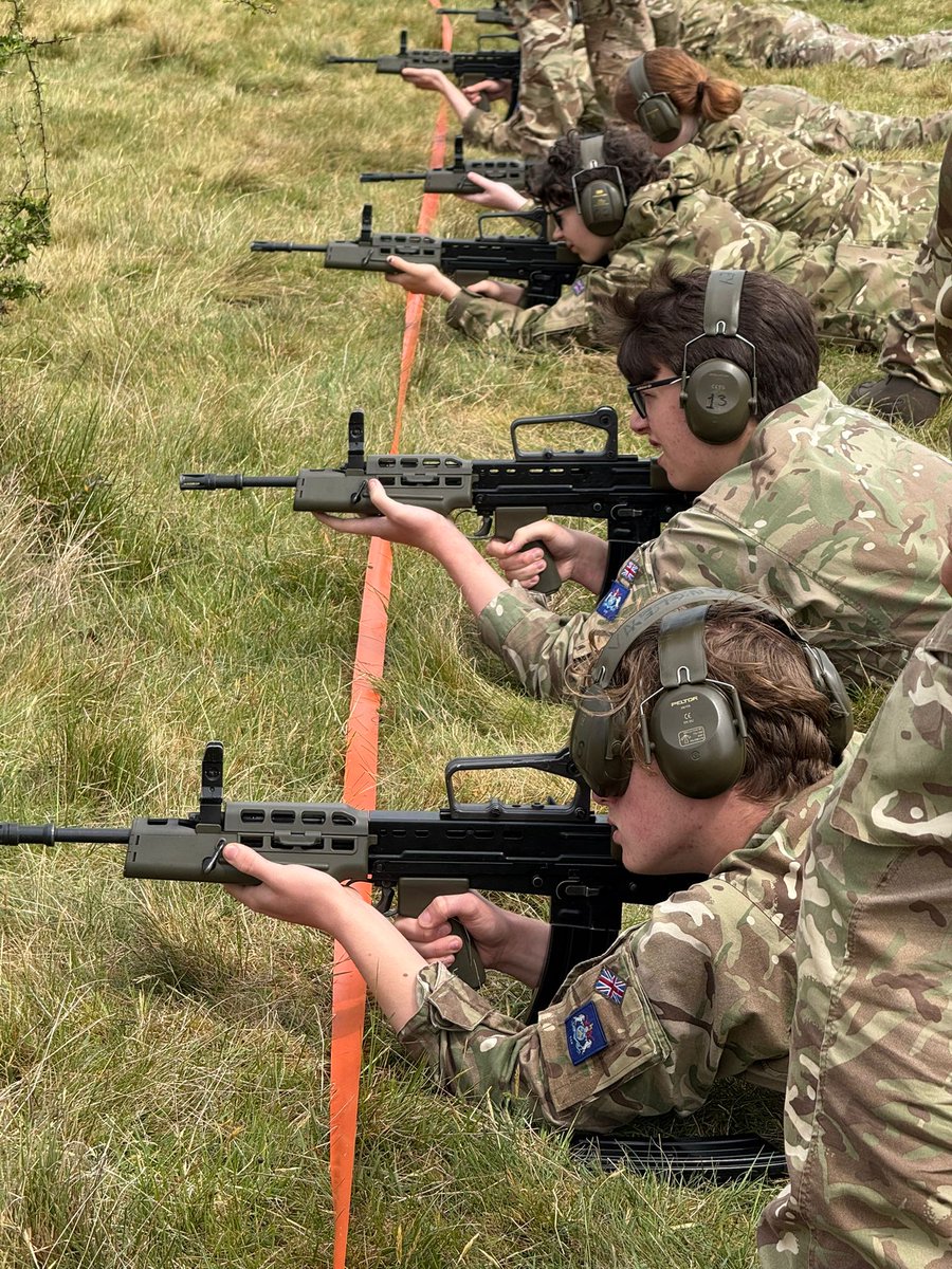 CcfScha's tweet photo. A busy end to volunteers week for our cadets and volunteers. Yesterday 18 cadets went to the ranges in Thetford in preparation for summer camp. Today a number of cadets took part in the Royal Anglian Freedom parade in Kettering alongside approximately 1000 cadets @HeartofHatton https://t.co/DjjqgYbq4k