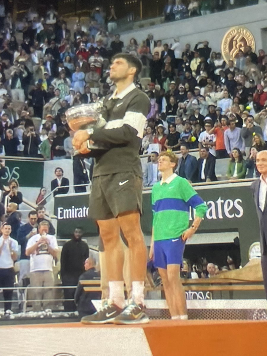 MatteoBonciani's tweet photo. WOW, if this isn't the best tennis final ever... pretty close! 🙌 Congrats, THANKS Sinner -Alcaraz, two top fair Champions ! Chapeau Carlos,  such shame Yannick ( you Great!!)  both of you have made History tonite!  @Paris @rolandgarros @federtennis  @WeAreTennisFR @The_ICSS #F1 https://t.co/wWoE6l75Zp