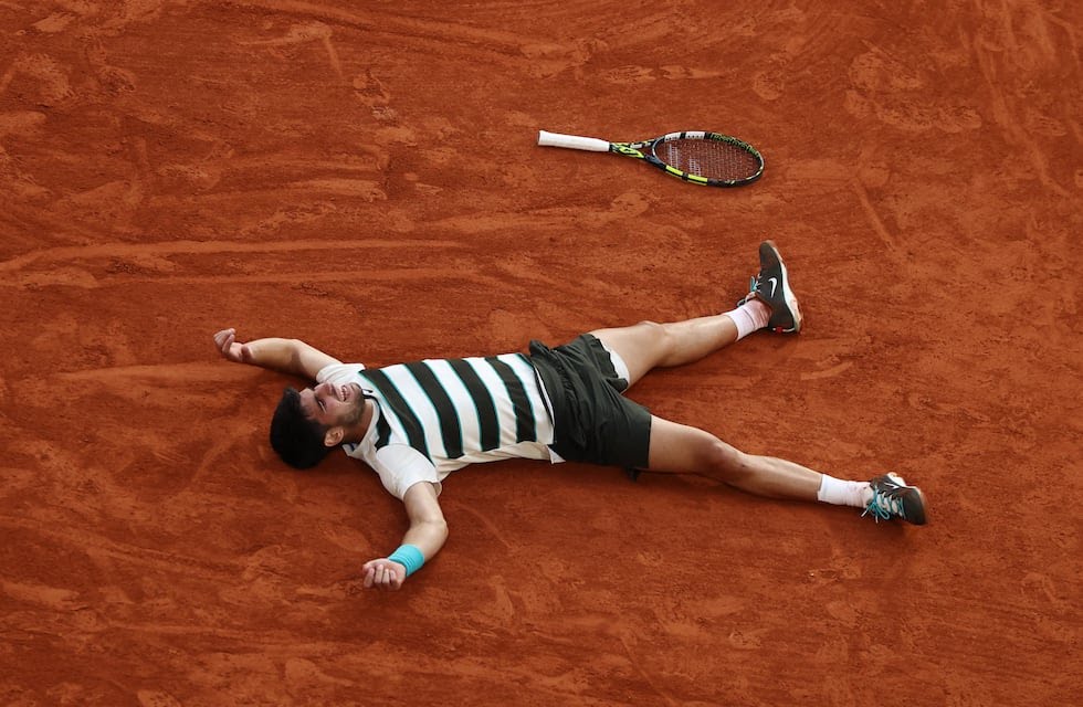 💪🎾 Vaya bestia <a href="/carlosalcaraz/">Carlos Alcaraz</a> !!!

Pedazo de final, emoción hasta el final, y la copa de los mosqueteros de <a href="/rolandgarros/">Roland-Garros</a> que se viene a El Palmar otra vez!

Enhorabuena!! 🧠❤️🥚🥚