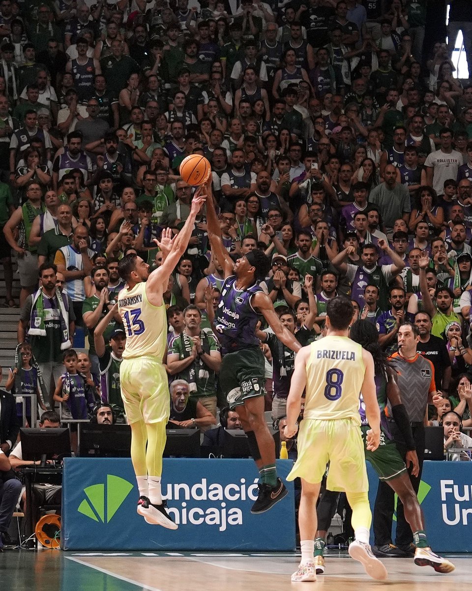 El tapón de Kameron Taylor para meter a <a href="/unicajaCB/">UnicajaCB</a> en la semifinal. 

Imagen para los libros de historia del #PlayoffLigaEndesa 💫

| 📸 acb Photo / Mariano Pozo