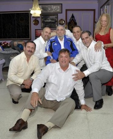 Guerrerotony161's tweet photo. La misma fecha en que se celebra el Día del Jurista cubano, el 8 de junio del 2001, fuimos declarados  #LosCinco culpables de todos los cargos, por un jurado de la ciudad donde jamás podíamos encontrar justicia: Miami.
Pero, la colosal injusticia fue derrotada y volvimos a #Cuba. https://t.co/gMMnidZ2d4
