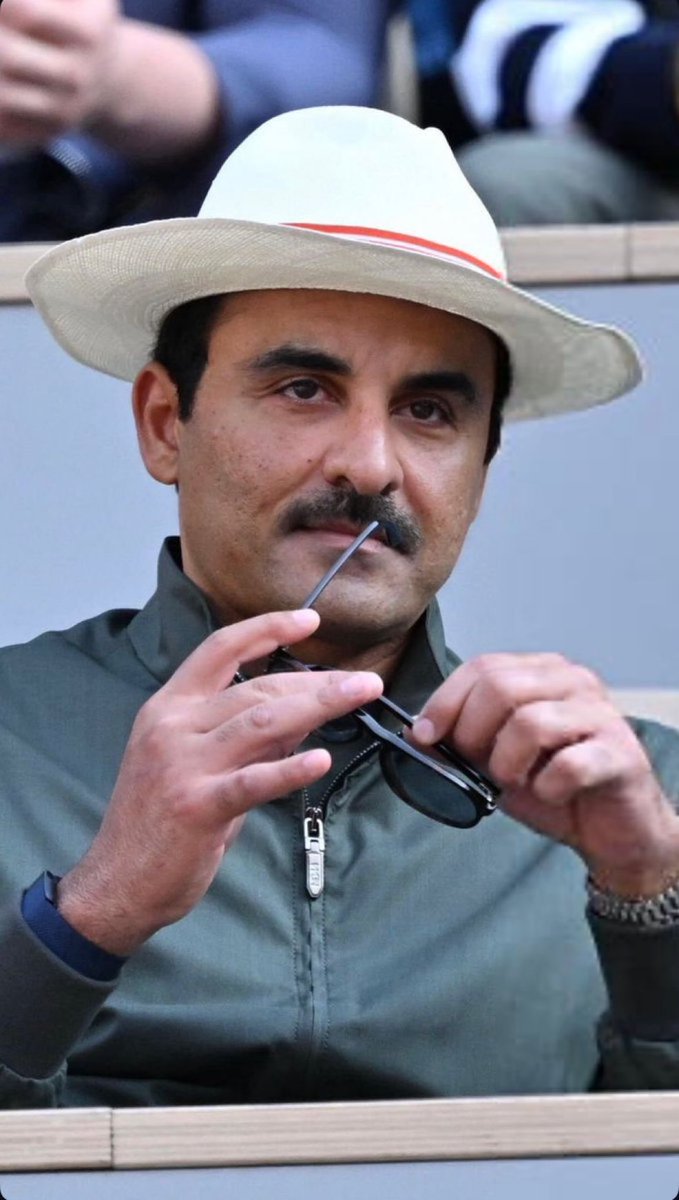 الله يحفظه كثر مايحبه شعبه 🤍🇶🇦