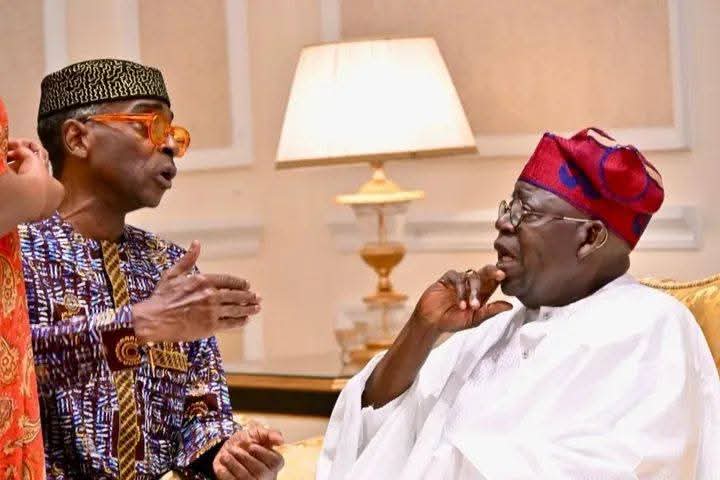 DeeOneAyekooto's tweet photo. Segun Awolowo in a deep conversation with President Bola Tinubu in Lagos https://t.co/XXN8hEE6eJ