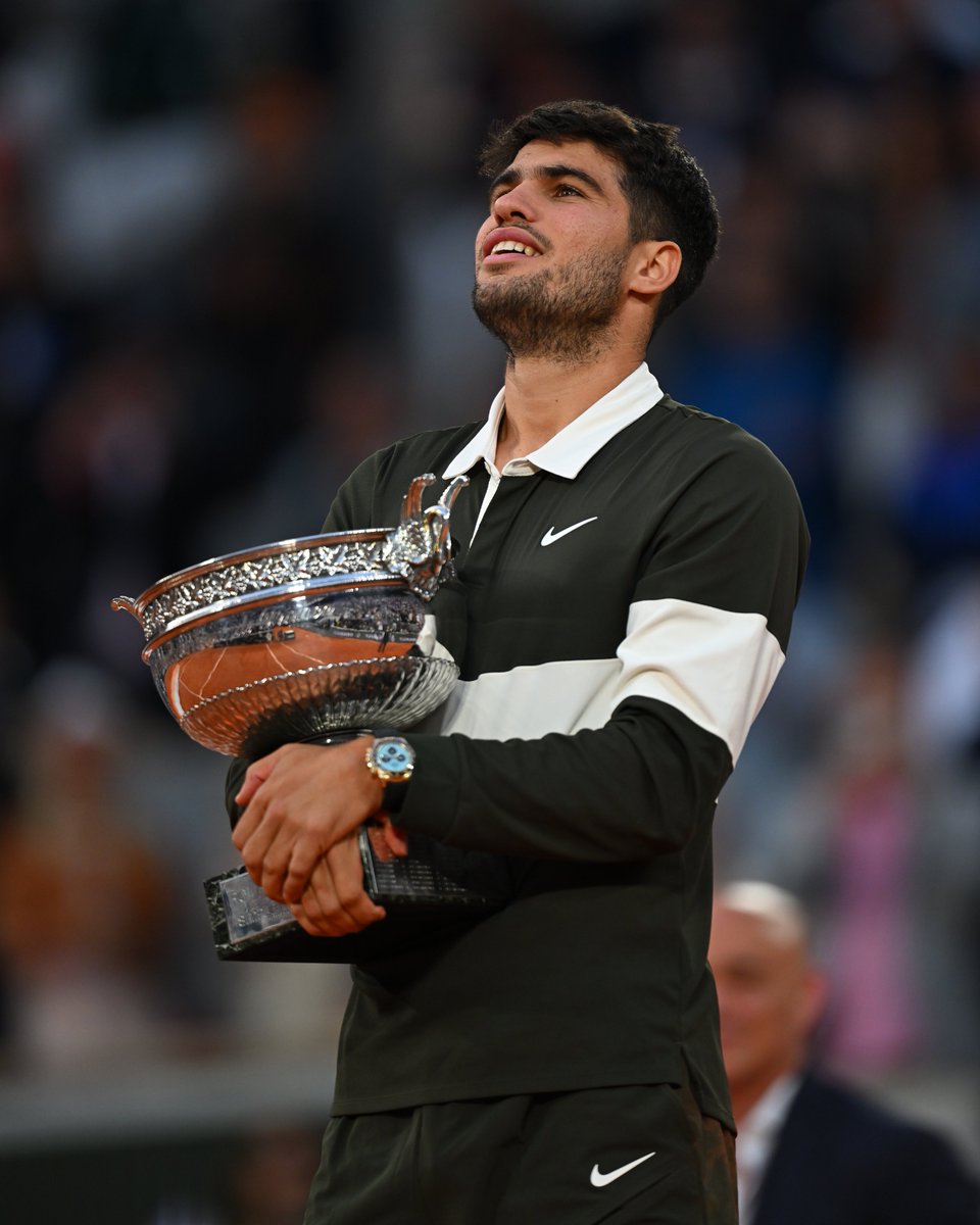Saluden a Carlos Alcaraz, el bicampeón de #RolandGarros.