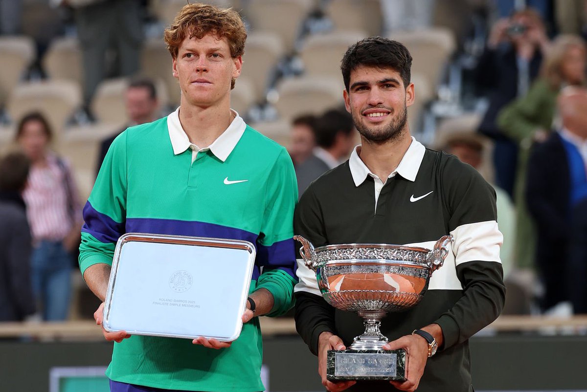 UniversTennis's tweet photo. Selon vous, la finale entre Jannik Sinner 🇮🇹 et Carlos Alcaraz 🇪🇸 était-elle la plus grande de l’histoire ? ⭐️ https://t.co/NlzCUeXqYY
