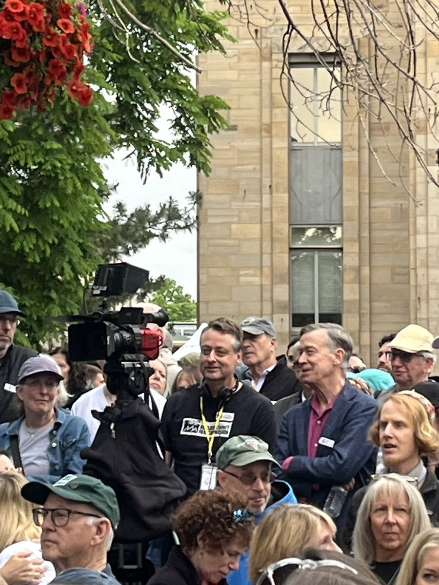 Rossputin's tweet photo. Nobody could have done more to create massive support for the Jewish community and for bringing home the Gaza hostages than the cretinous anti-Semite who attacked quiet peaceful marchers last weekend. Thousands here today...usually it's a few dozen.
#boulderattack
#runfortheirlives