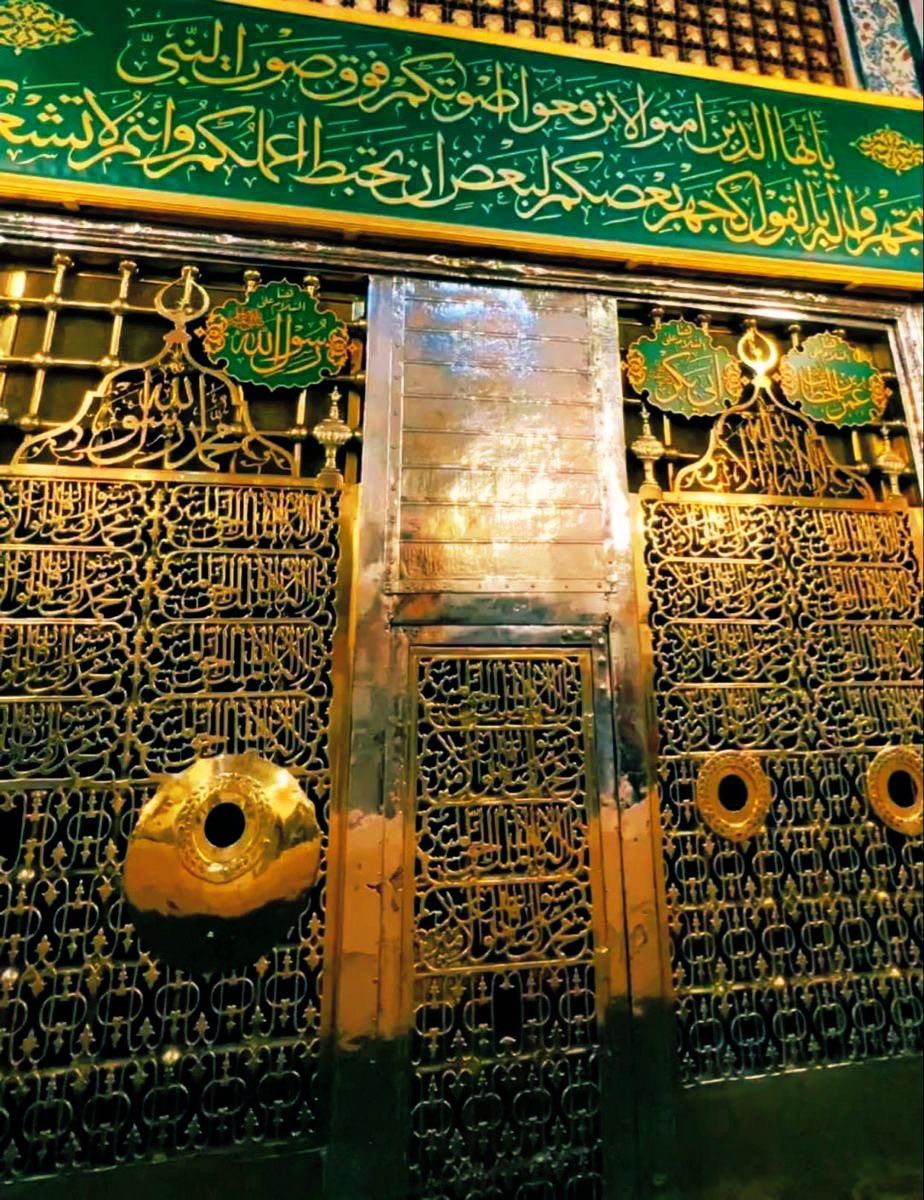 يا حادي العيس طارحني شمائله
فما الحديث عن المختار مملولُ
كأنّهُ سكّرٌ يحلو مُكرّرُه ، وكم
حديثٍ إذا كرّرتَ مملولُ 

اللهم صلّ وسلم وبارك على عبدك ورسولك محمدٍ عدد ما ذكره الذاكرون..