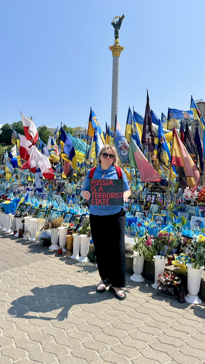 Ca. 100 Drohnen vom #RussiaIsATerroristState sind unterwegs, um die Ukrainer zu töten😡Der Großteil soll #Kyjiw treffen. Sie sind bereits zu hören 😳
Drückt uns die Daumen! 🫰
Und schon traditionell:
#fckRussia 
#RussianWarCrimes
#dontgiveup
#protectUkraineNow und… ⬇️