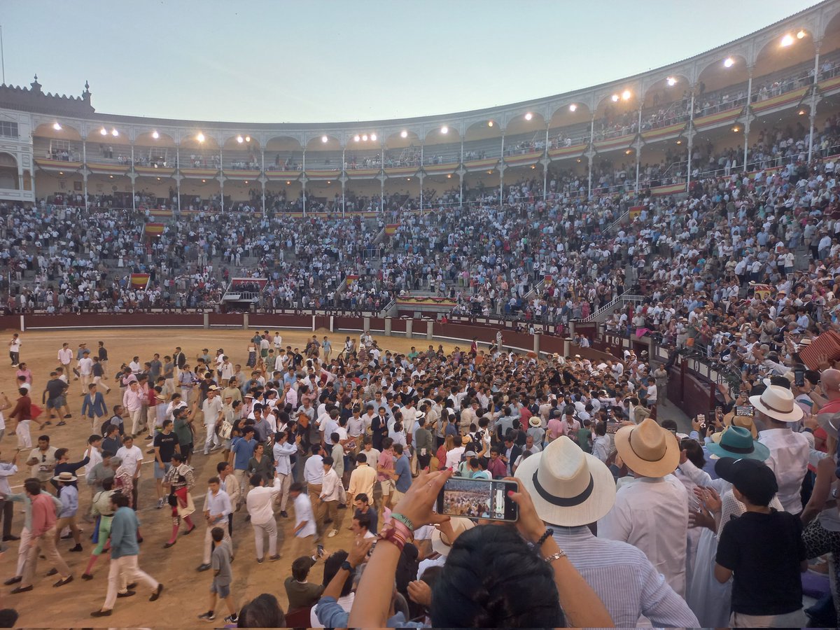 Alamares_largos's tweet image. Historia viva de la pasada, de la actual y de la futura tauromaquia.

Yo vi torear a Jose Antonio Morante de la Puebla.