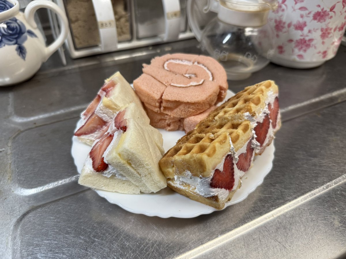 i usually don’t eat sweets cuz i’m sweet enough ^-^