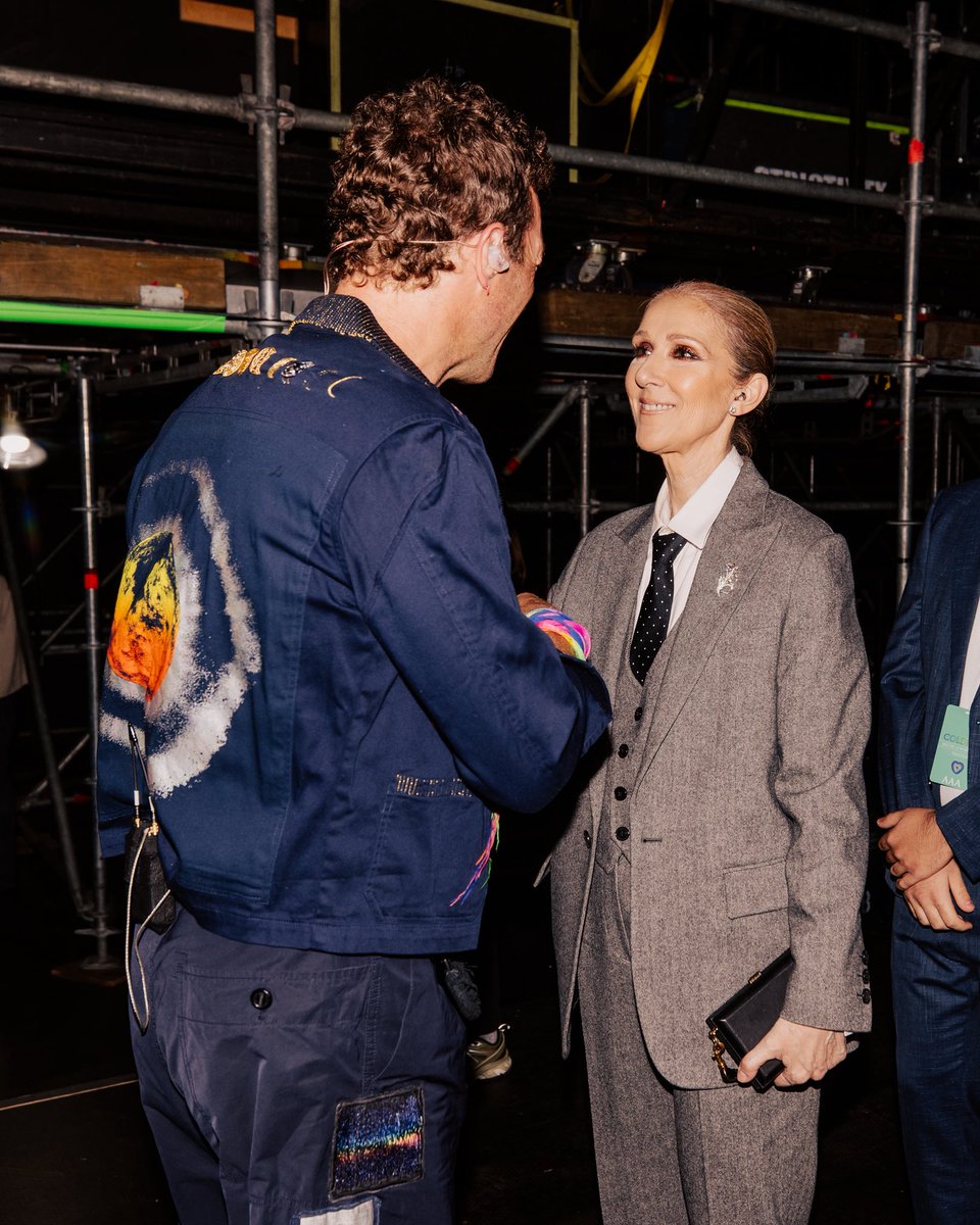 celinedion's tweet image. What an unforgettable evening with @Coldplay at @AllegiantStadium…My heart is still singing! 🎶
A heartfelt thanks to the band and their amazing team for welcoming my family with warmth and kindness.
It was all…fantastique❤️
📸: @annaleemedia