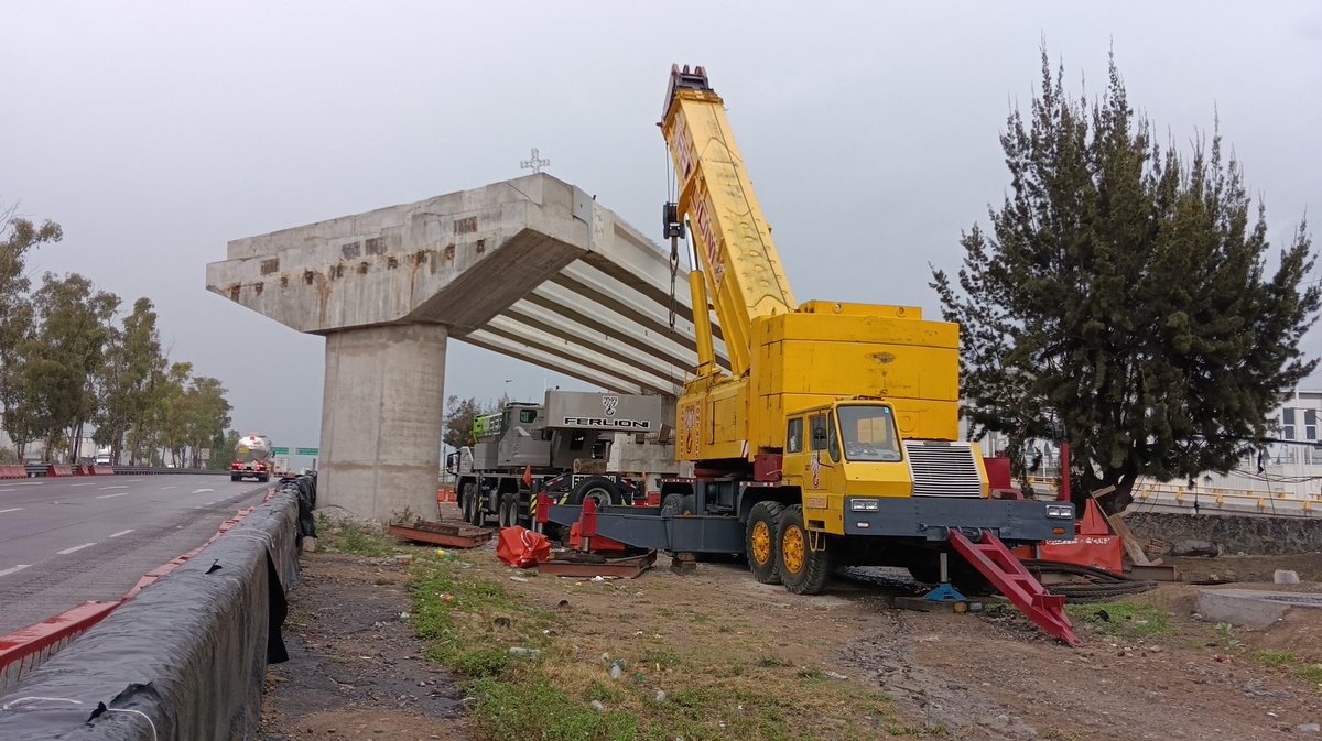 Elpanes99's tweet photo. @AtaloMO @CAPUFE No te van a informar, porque están ocultando los accidentes que están pasando.l en ese tramo, por culpa de una obra que lleva 5 años en construcción y sin permisos, por parte del ayuntamiento entré el km 42-43 que es por dónde fue el accidente  que mencionas https://t.co/GL1n39Tp6i