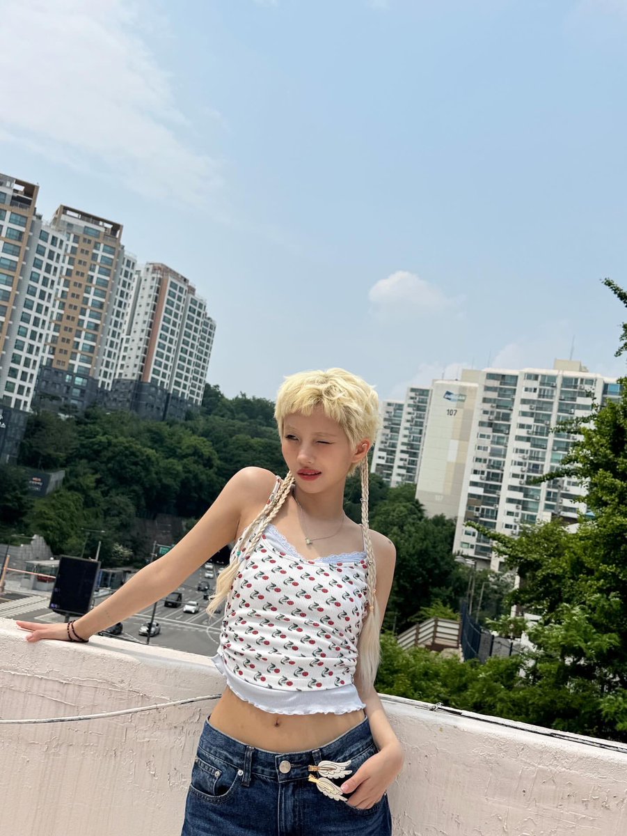 tiny.pretty.j tweet media