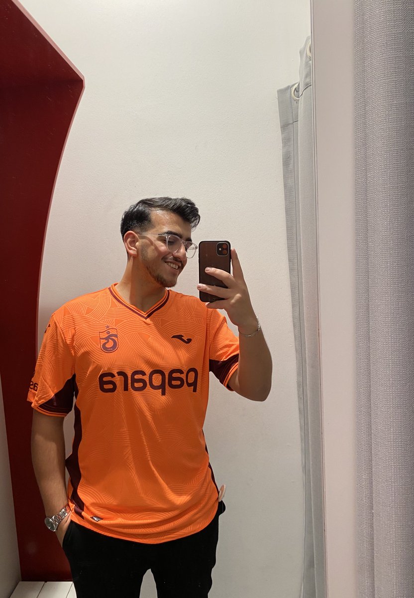 𝐚𝐥𝐢 tweet media