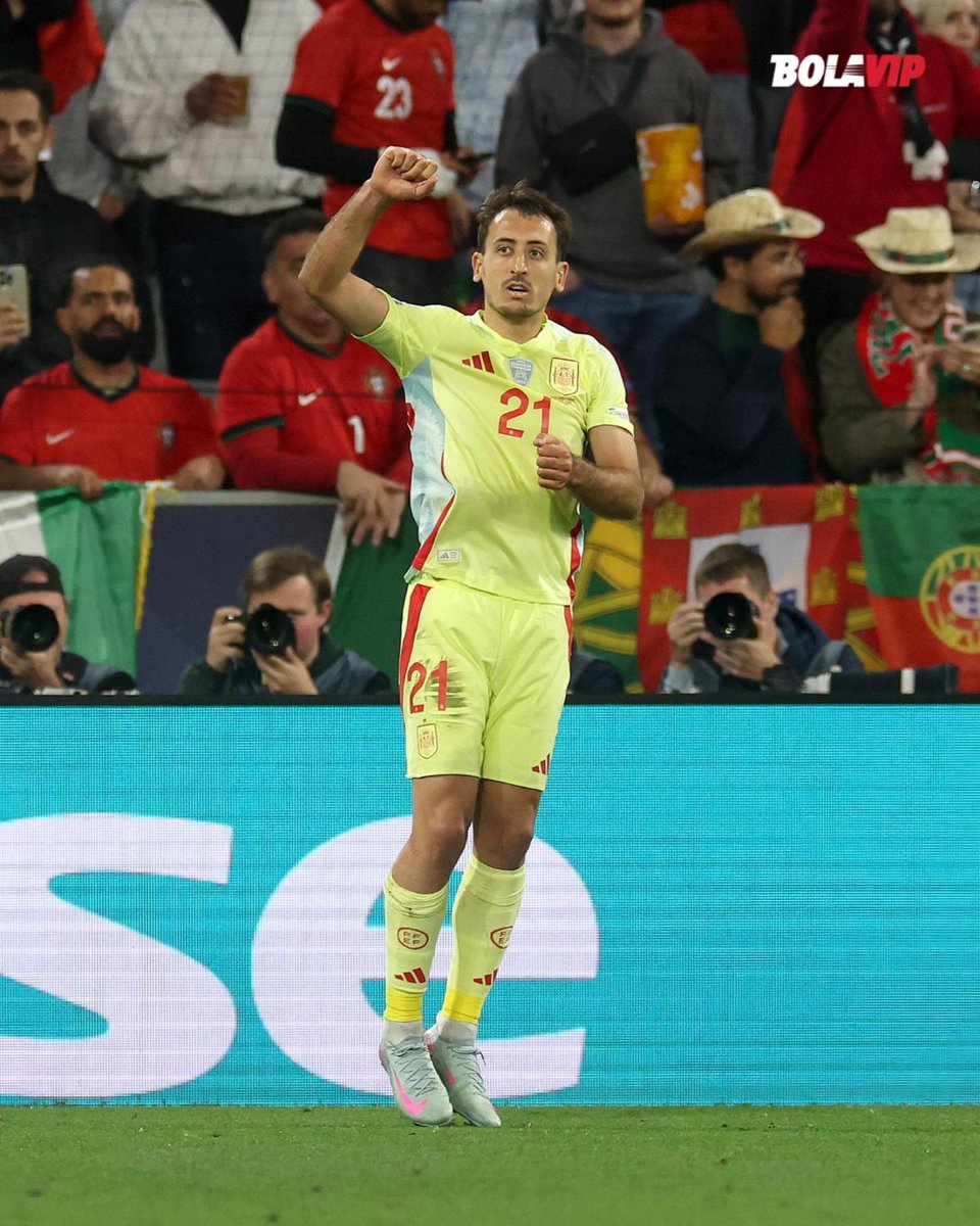 Partidazo al medio tiempo de la Nations League! 🔝

En un encuentro bastante parejo, España gana dos a uno al conjunto Portugués. Estamos teniendo una gran final.

España:
⚽️ Zubimendi 21'
⚽️ M. Oyarzabal 45'

Portugal:
⚽️ Nuno Mendes 26