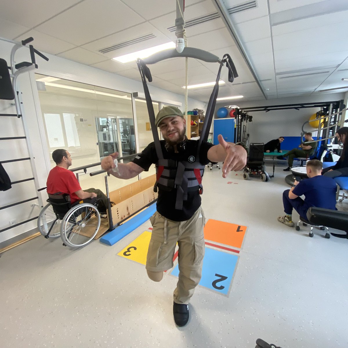 Why1butterfly's tweet image. I’d like to tell you a lot, but I’d rather show you one thing — I’m standing, and for me, this is a big event. It’s been over a year, and finally, I’m so close to getting a prosthetic