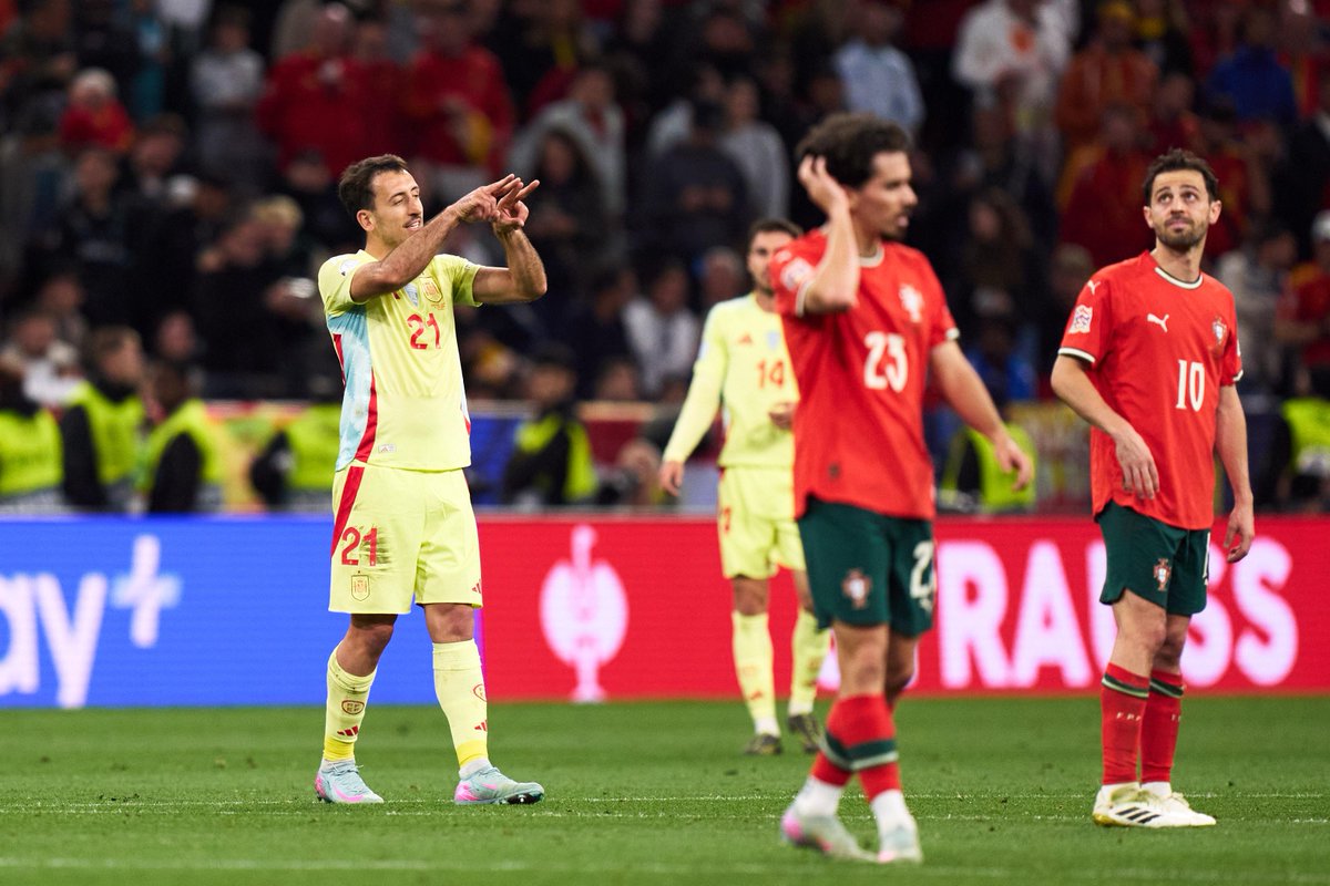 Es tranquilo, 𝗣𝗘𝗥𝗢 𝗟𝗘𝗧𝗔𝗟.

Final que pisa, final 𝗘𝗡 𝗟𝗔 𝗤𝗨𝗘 𝗠𝗔𝗥𝗖𝗔.

Se llama <a href="/mikel10oyar/">Mikel Oyarzabal</a>.

🇵🇹 🆚 🇪🇸 | 1-2 | Descanso 

#VamosEspaña | #NationsLeague