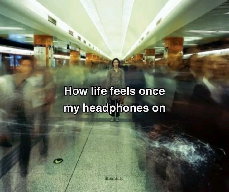 whotfisjovana's tweet image. the world is tuned out