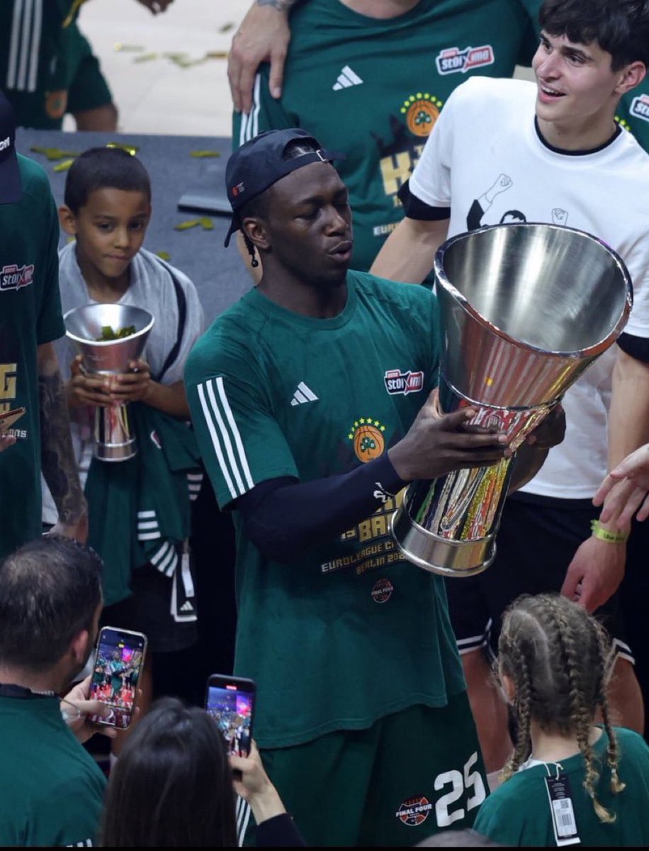 Τελικά αυτό πέρυσι πόνεσε πολύ…. Και επειδή δεν πρόκειται να το δείτε σύντομα, χαρείτε το 15 πρωτάθλημα στην ιστορία σας νάνοι 🤏🏻
Εμείς εδώ θα είμαστε και του χρόνου ☘️💚
#paobc