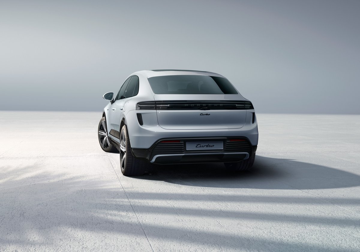 Un nuevo impulso. Una nueva actitud.

El nuevo Macan Electric no solo se conduce, sino que se vive. Descubre un diseño icónico, su potencia silenciosa y su verdadera alma Porsche.

Bienvenido a tu próximo estilo de vida 100% eléctrico.