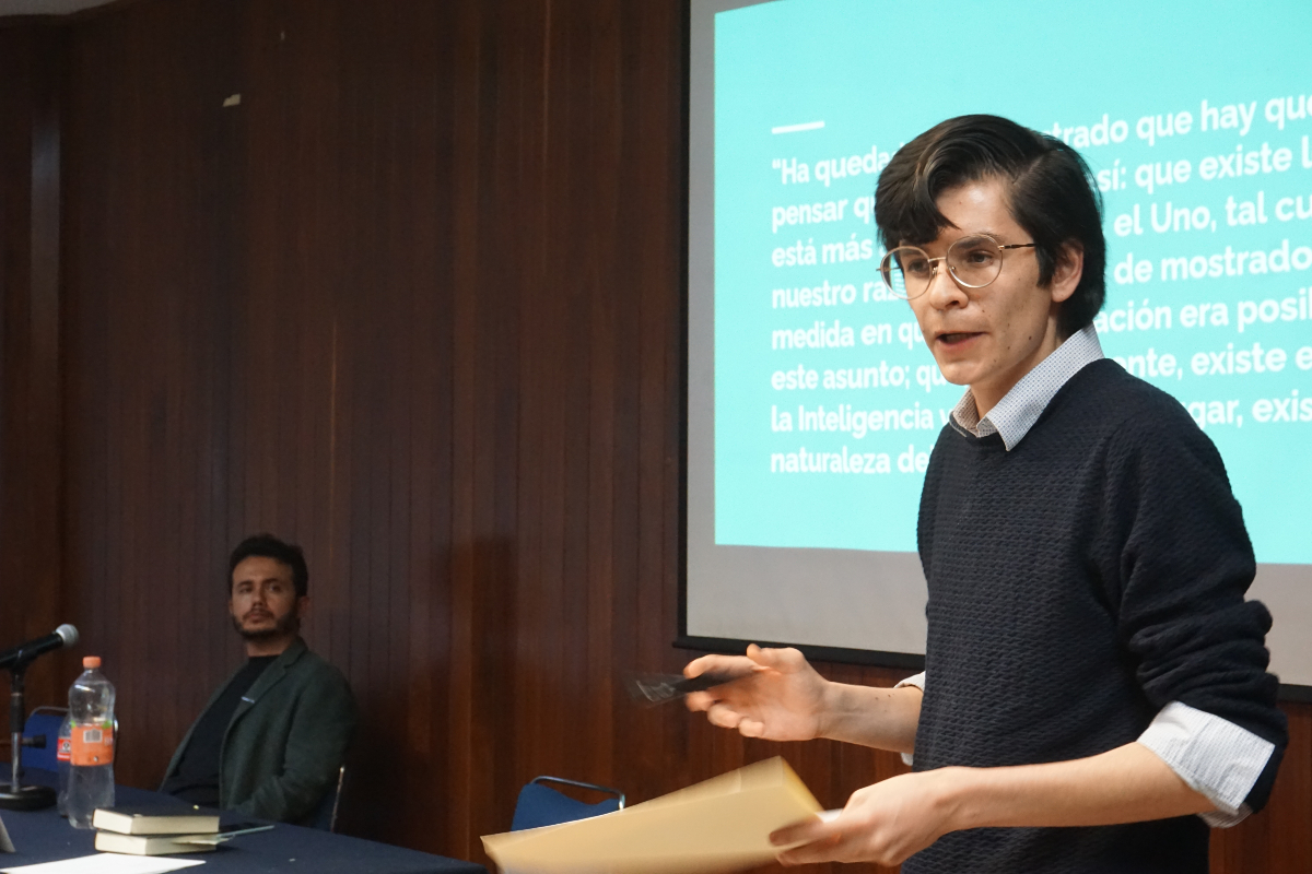 filos_unam's tweet photo. El miércoles pasado #EnFilos se llevó a cabo la segunda sesión de la conferencia "Fundamentos metafísicos y correlatos éticos en la filosofía neoplatónica de Plotino", a cargo del maestro Gustavo González Pacheco, una iniciativa del colegio de Filosofía. https://t.co/93dfEdrmvp