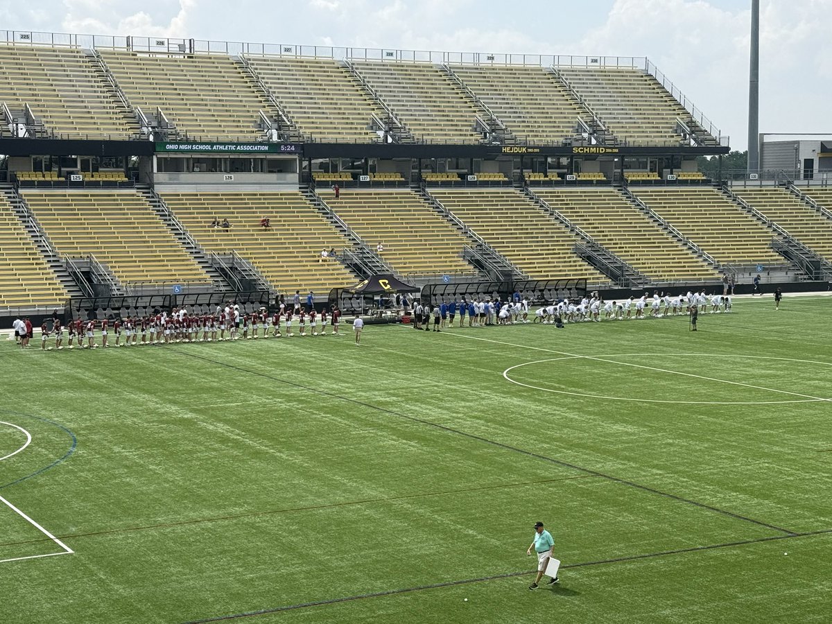 LaxTheLand's tweet image. Back at it for the D2 Championship Game
Ready to roll now that Bishop Watterson is correctly attired in the appropriate dark jerseys…a little gamesmanship early?!?
Let’s Go Woo!
#HTC