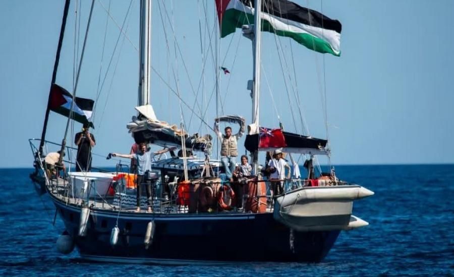 هذه السفينة مادلين يركبها 12 ناشط اوروبي 
اخذوا معهم بعض الاغاثة على متنها و ابحروا من إيطاليا نحو غزة قبل أيام وأقسموا لن يرجعوا الأ بعد الوصول إلى غزة أو الموت على ابوابها.رغم معرفتهم بأجرام الاحتلال واحتمال تعرضهم للخطر والقتل قرروا فعل شيء، أي شيء، لكسر الحصار على غزة