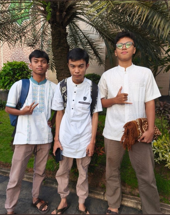 mfazaaa_'s tweet photo. bersama @chiibakutensei fotbar bareng @jhnsuseno as @rafaassyifanerd https://t.co/LSV1GUMKz3
