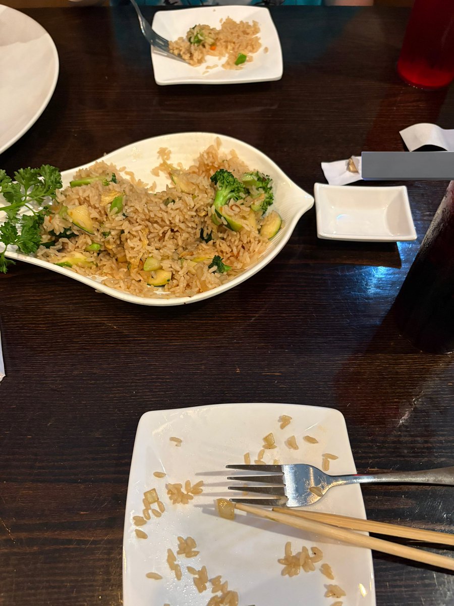 robinfeather45's tweet image. on a date #movingonfast