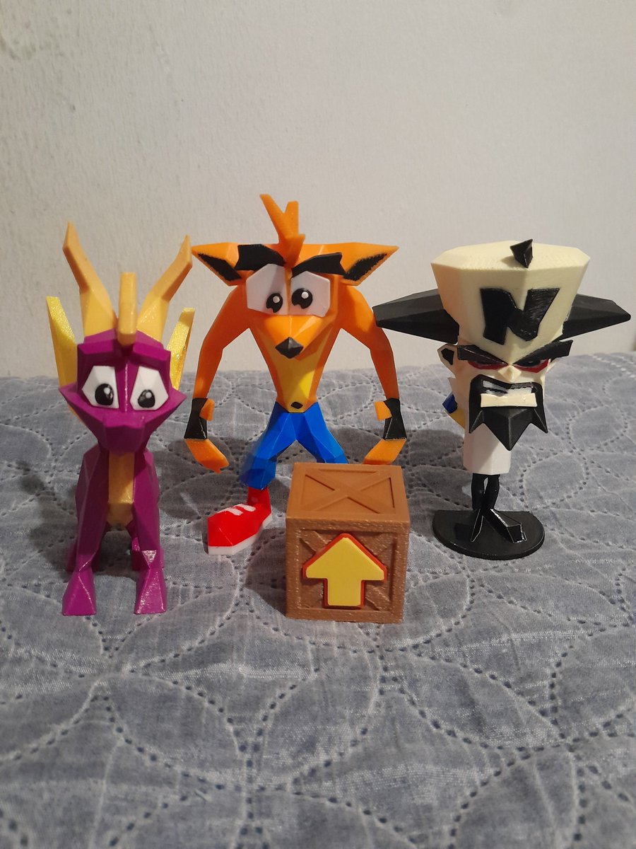 AleMurcy's tweet photo. Nos fue super bien en La feria friki. Que guapos trabajos en 3D. #CrashBandicoot #NeoCortex #Spyro #Figure3D #Retro https://t.co/N6WjhQsjs0