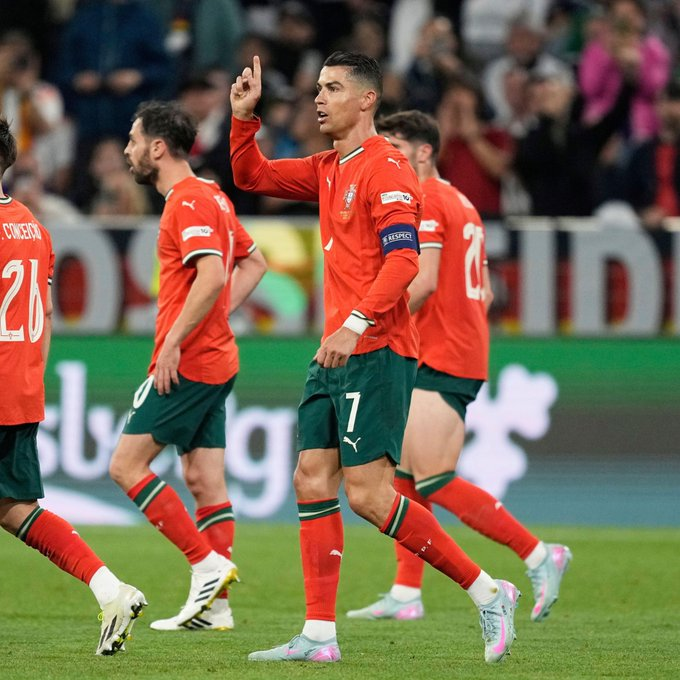 FutboolFichajes's tweet photo. 🇵🇹 SIEMPRE CRISTIANO RONALDO. SIEMPRE. https://t.co/Abzb62RGbU