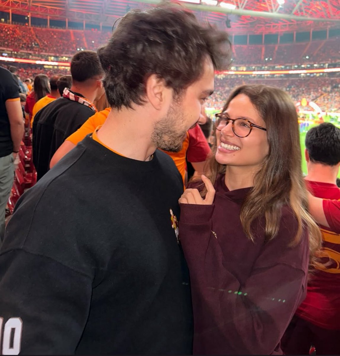 TvDunyasii's tweet photo. Leyla Tanlar &amp; Burak Dakak 💫 https://t.co/J25VyxpQG8