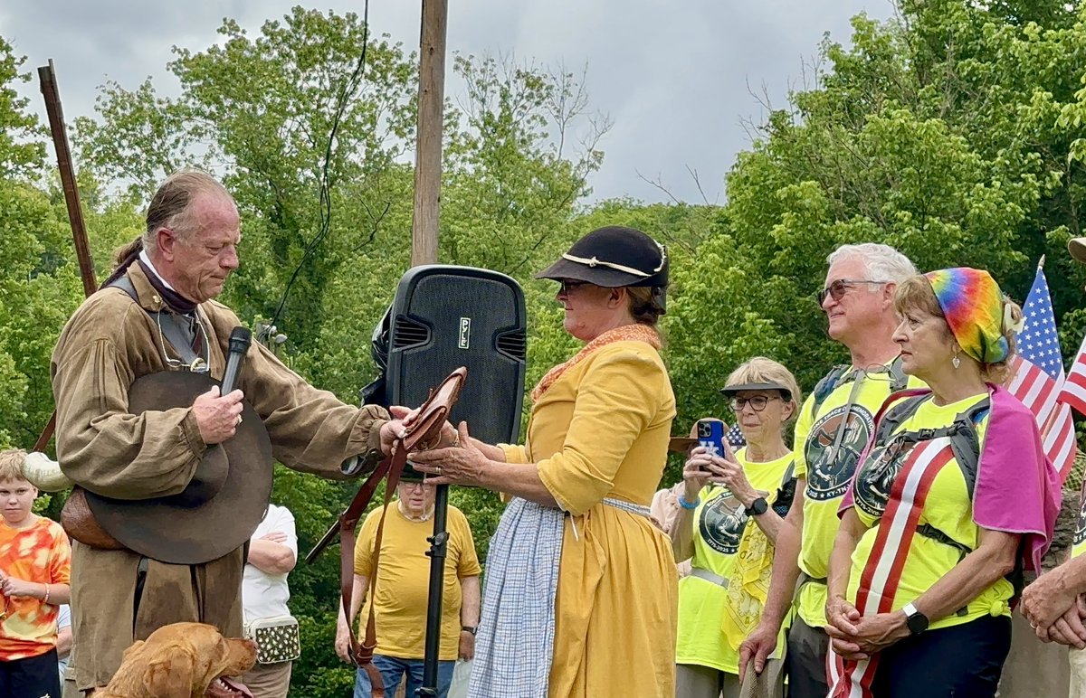 FamilyTreeNuts1's tweet photo. 🪓 250th! The Ax Arriving at Boonesborough! 

250th Anniversary of Daniel Boone’s Axmen

#history #ushistory #americanhistory #pioneerhistory #frontierhistory #250th #boonesboro #boonesborough #danielboone #boonetrace #kentucky #ancestry #genealogy #FamilyTreeNuts https://t.co/qaCrmmKBsQ