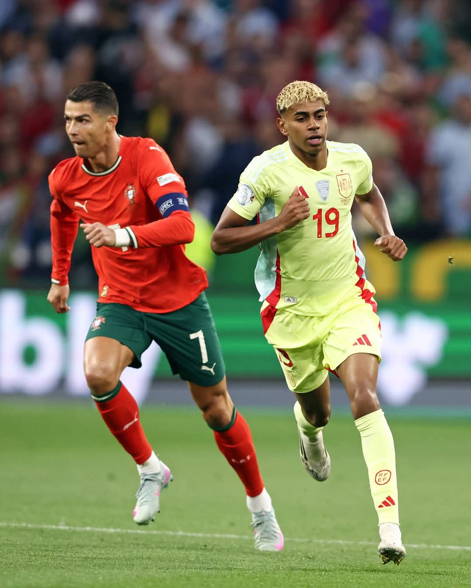 One’s rising, the other’s reminiscing. 🫣  #YamalVsCristiano
#UEFANationsLeague