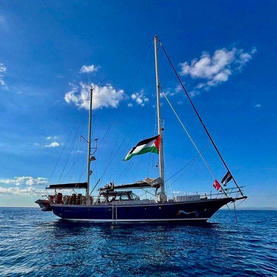 avmkocaman's tweet photo. Madleen, sadece yardım taşıyan bir gemi değil; Gazze’nin yalnız olmadığını haykıran bir ses, susmayan vicdanların yelkeni...

Dualarımız, Gazzeli mazlumlar için her şeylerini ortaya koyan aktivistler ve tüm Gazze için.

Nehirden denize özgür Filistin!

#WeAreMadleen https://t.co/ruNKXPacda