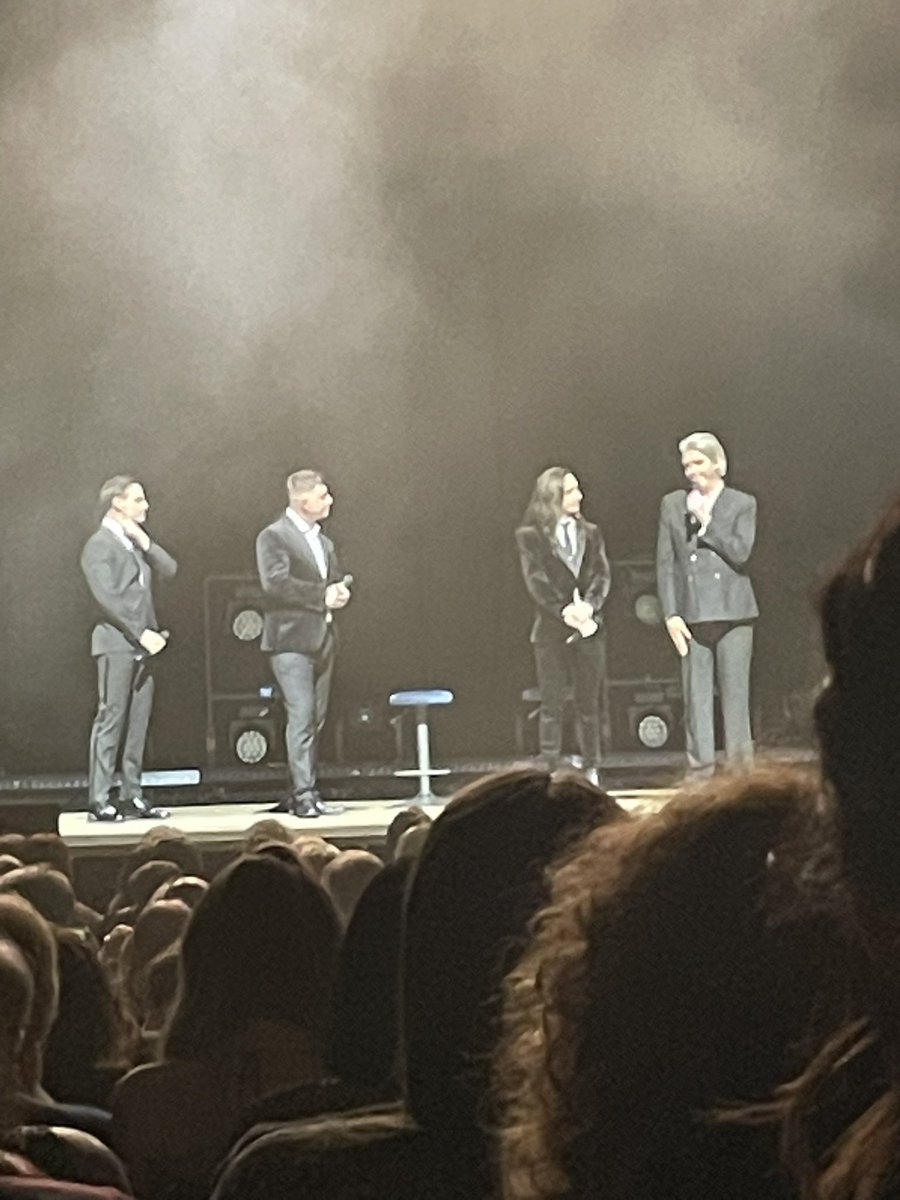 Caroline 🐧 tweet media