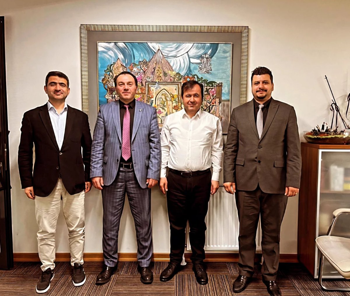 Belediyemizin Kültür Şb. Müdürü Sn. Yavuz Kul ve Eğitim Şefi Sn. Şenol Şahinbaş'a dijital eğitim içeriklerimizle ilgili sunum gerçekleştirdik. Kendileri ziyadesiyle memnuniyetlerini ifade ettiler. Sn. Kul ve Sn. Şahinbaş'a misafirperverliklerinden dolayı teşekkürlerimizi sunarız.