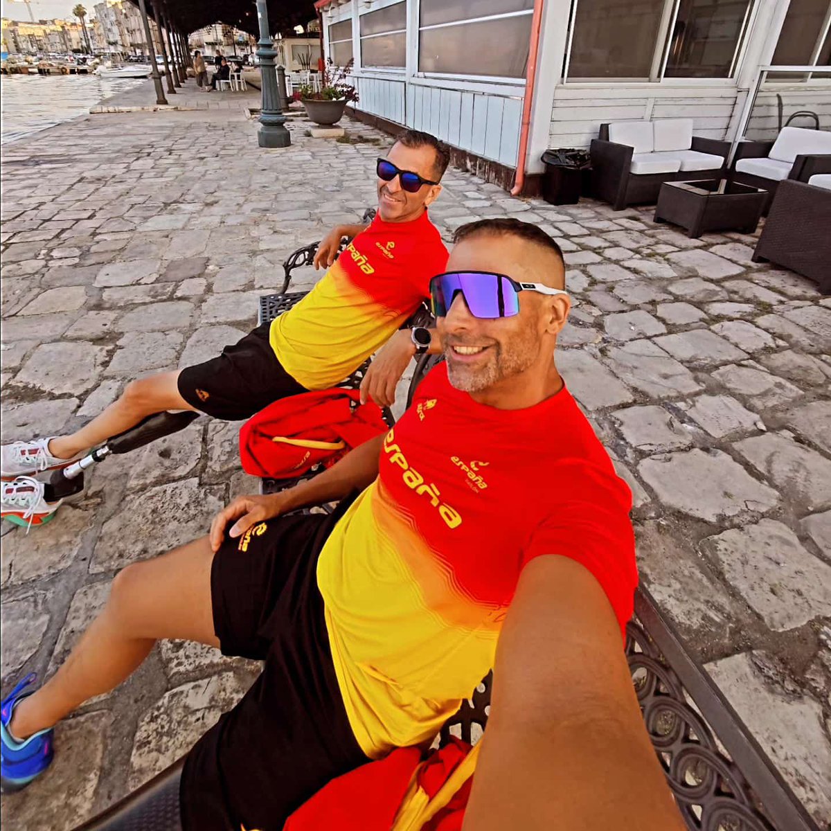 Lionel Morales <a href="/Lionelmg/">Lionel Morales Gnz</a> acaba 4º en el estreno de la Serie Mundial de Paratriatlón en Taranto, Italia 🇮🇹, con 1:16:02. A pesar de una lesión en la rodilla, luchó por el podio 🏊‍♂️🚴‍♂️🏃‍♂️. Próxima parada: Europeo en Besançon, Francia 🇫🇷. ¡Gran inicio! 🎉 #TGR #Paratriatlón