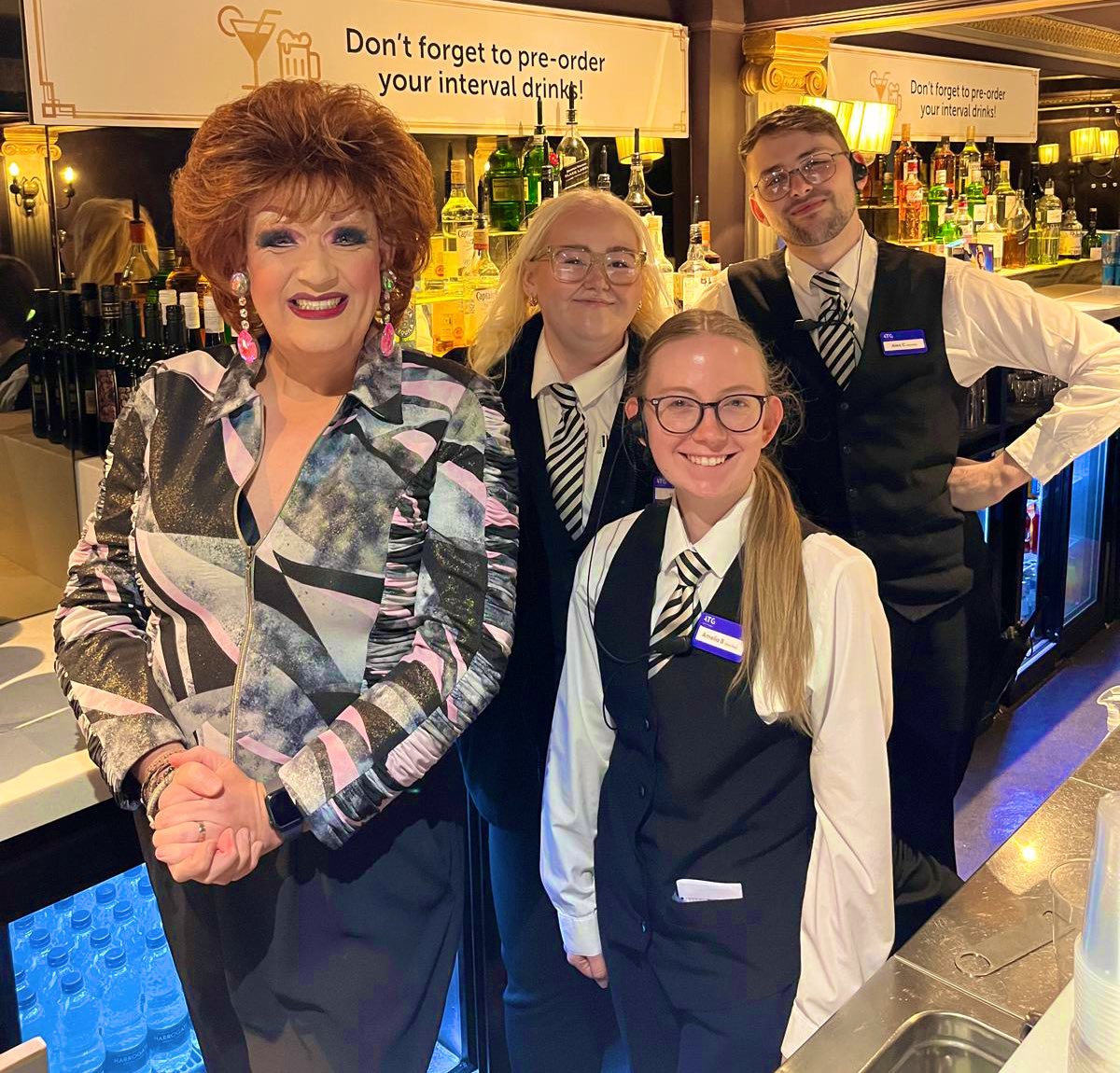 Belinda Scandal 🐝™️ (@belindascandal) on Twitter photo The most amazing team at <a href="/PalaceAndOpera/">Palace & Opera Mcr</a> . Super gold star service #theatre #service #smiles #bar ⭐️⭐️⭐️⭐️⭐️ The most amazing team at <a href="/PalaceAndOpera/">Palace & Opera Mcr</a> . Super gold star service #theatre #service #smiles #bar ⭐️⭐️⭐️⭐️⭐️