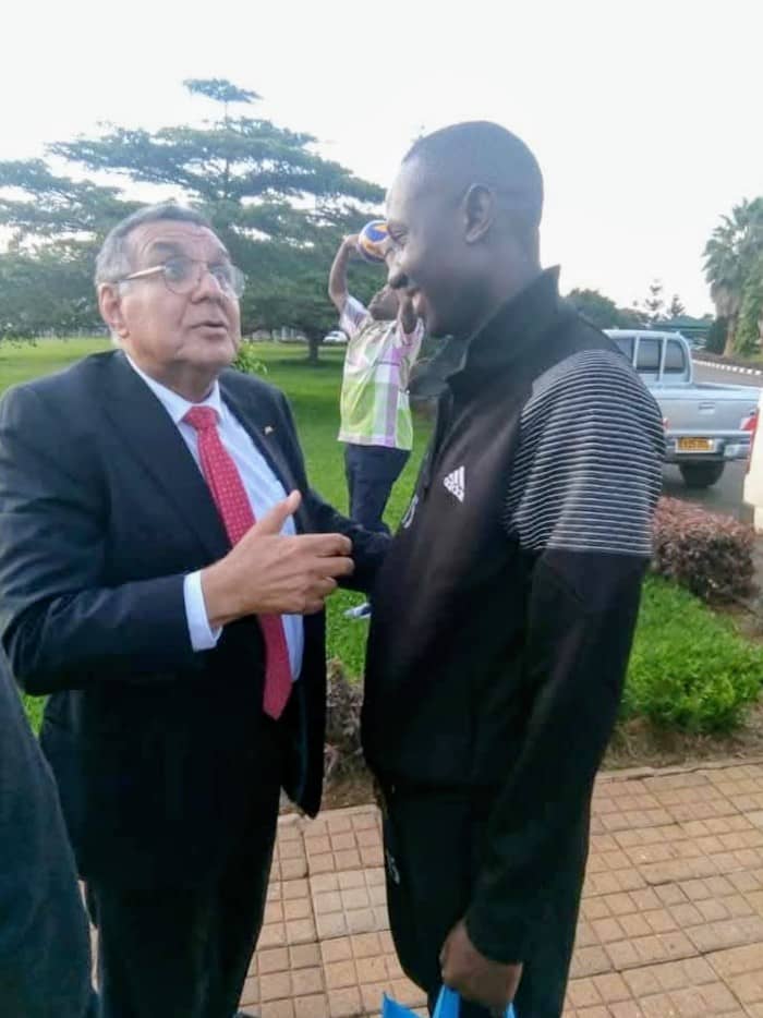 #BlacksAt30 

Our esteemed player humbly interacting with former <a href="/CavbZone5/">CAVBZoneV</a> President, in Kigali - 2019.

Are you able to name the player?