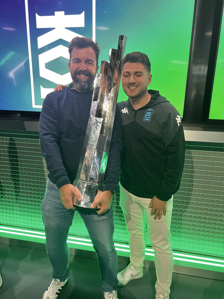 FernandoPiquer's tweet image. GRACIAS INFINITAS a todos.
Gracias @IbaiLlanos @Grazen por compartir este camino con nosotros.
Gracias a mis socios, la gente que trabaja conmigo y que llevan años dejándose la vida en esto.
Gracias @movistar_es y a todos los partners por hacer este camino juntos.
❤️❤️❤️❤️…