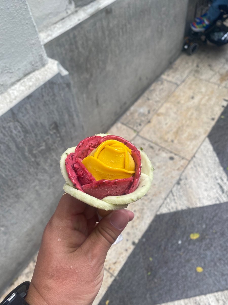 Dondurmayı gül şeklinde yapmak kimin aklına geldi😂