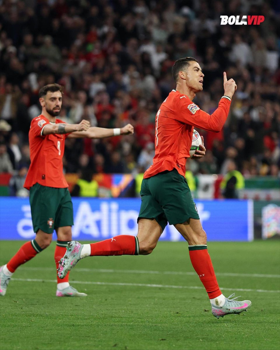 El siempre don Cristiano Ronaldo, a sus 40 años, sigue demostrando su calidad goleadora. Uno de los mejores jugadores de la historia. 🔝

El Portugués ha marcado 938 goles en su carrera. 🙌