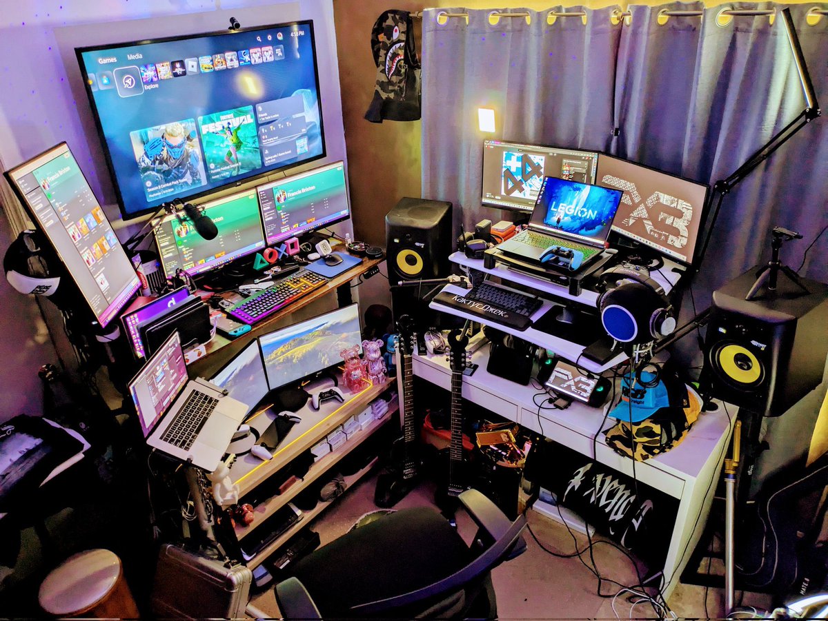 FxbMeta's tweet image. #desktopsetup of an independent boss