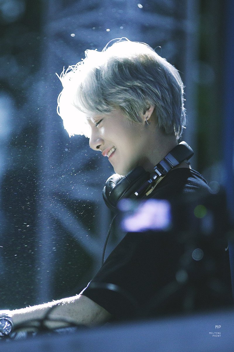 몬베베 사진첩에 무조건 있을사진
그리고 중복으로도 있을사진
그것은 움프절형원