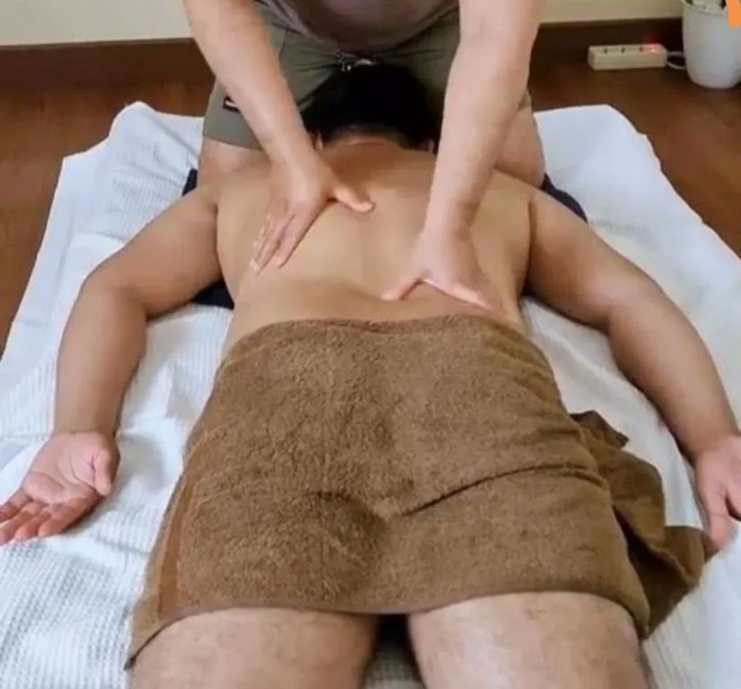 مساج عند متخصص وخبير ☑️مسااااج روعه 🔺🔻 معنا تذوق طعم المساج 👁‍🗨🔚 الاحترام سيد الموقف والخصوصيه مطلب الجميع 
#الحرازات_جدة 

#مساج_جده