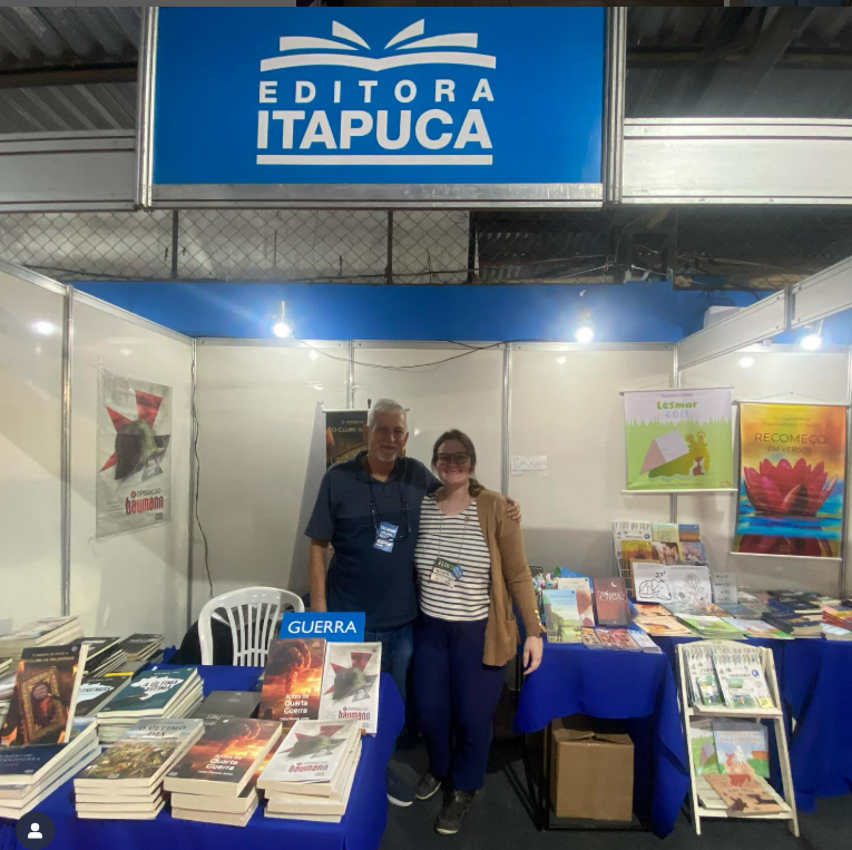 Ah, que pena! A Feira do Livro de Resende acaba hoje. 
Visite nosso Instagram e veja as fotos e vídeos. 
Foi um sucesso!
Ano que vem, estamos de volta.
instagram.com/editoraitapuca/