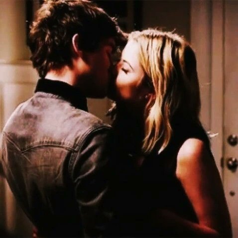 MissBlackstairs's tweet image. Hace 15 años los conocimos.
Hanna no lavas platos hasta que tienen moho. Comes papas fritas en la cama y frías. No cargas combustible hasta que suena la alarma. No admites que pasaremos juntos el resto de nuestras vidas. ❤️
#Haleb #prettylittleliars