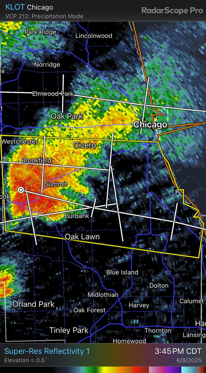 MorganKolkmeyer's tweet image. Severe Thunderstorm Warning until 4:15 for parts of Cook county. Storm is located over Bridgeview moving east at 30mph.
Wind gusts up to 60mph and 1” hail possible @WGNMorningNews @WGNNews