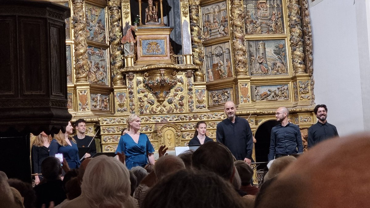 Xavier de las Heras Cisa (@xdlheras) on Twitter photo Clímax emotiu aquest cap de setmana amb <a href="/espurnesbarroqs/">Espurnes Barroques</a>. Bach n'ha estat el referent amb <a href="/BACHCELONA/">BACHCELONA</a> consort i solistes Salvat Beca Bach al mil•lenari de Coaner i el clavicordi de Kenneth Weiss i ľart de la fuga al Miracle. Els escultors Pujol i Morató als retaules daurats. Clímax emotiu aquest cap de setmana amb <a href="/espurnesbarroqs/">Espurnes Barroques</a>. Bach n'ha estat el referent amb <a href="/BACHCELONA/">BACHCELONA</a> consort i solistes Salvat Beca Bach al mil•lenari de Coaner i el clavicordi de Kenneth Weiss i ľart de la fuga al Miracle. Els escultors Pujol i Morató als retaules daurats.